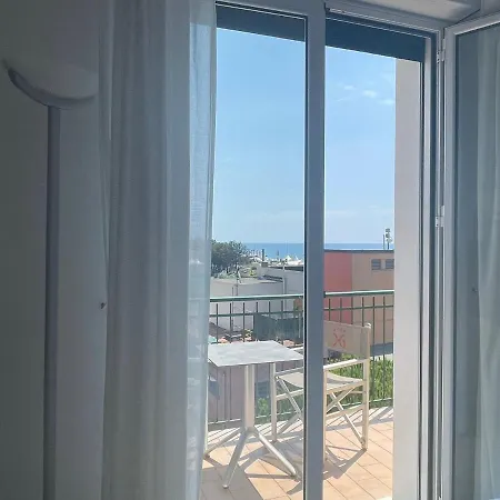 מלון Garden 4*