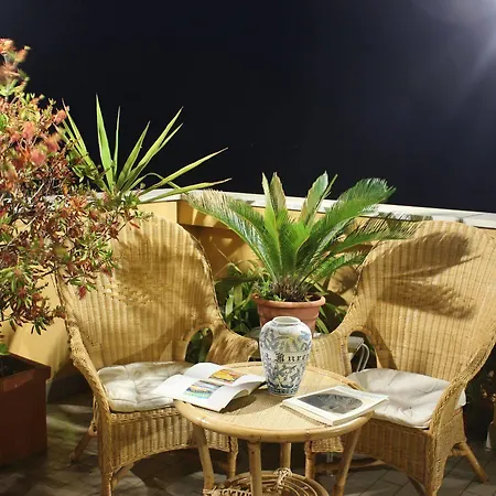 Garden מלון